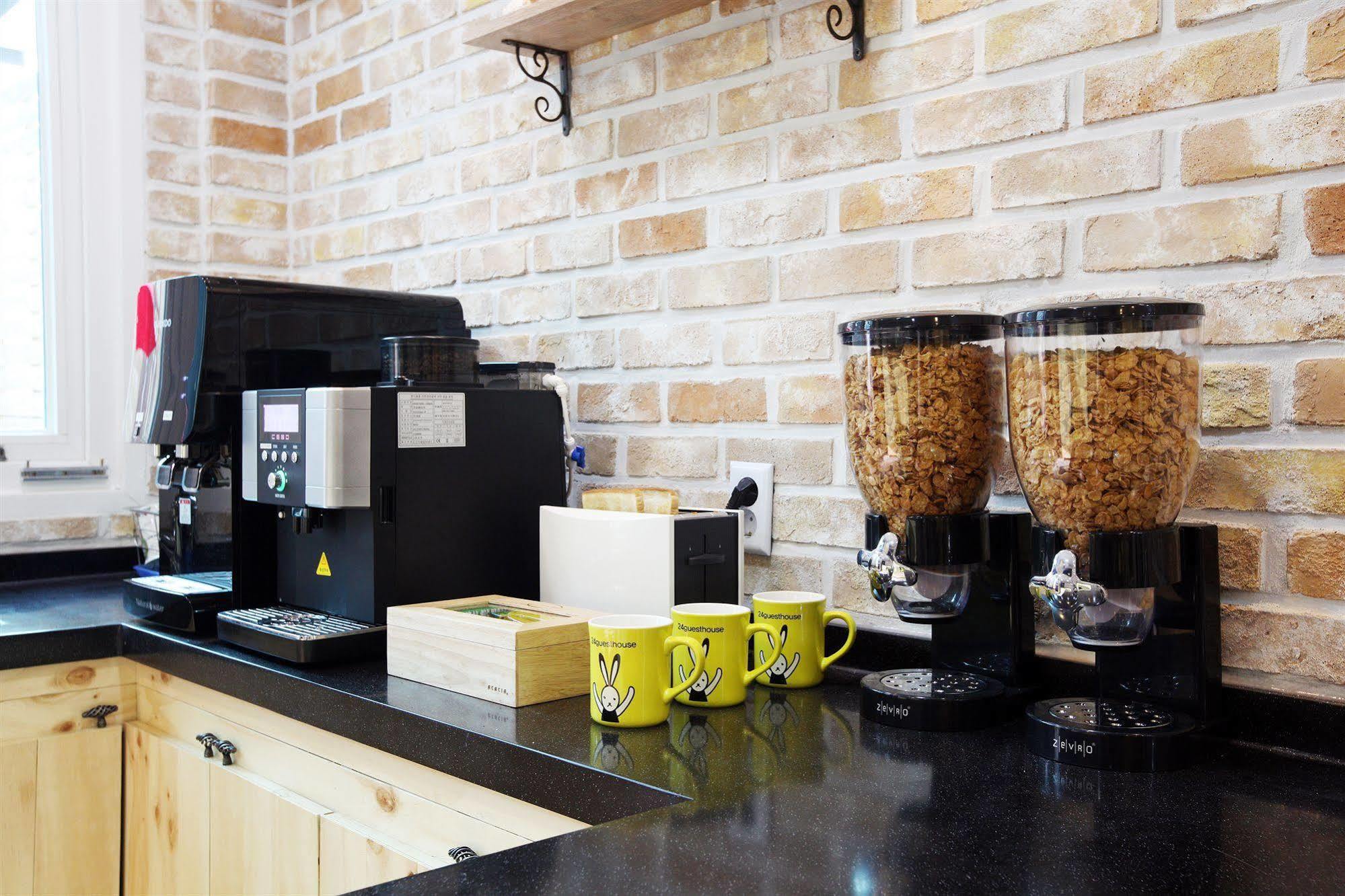 24 Guesthouse Myeongdong Avenue Seul Zewnętrze zdjęcie